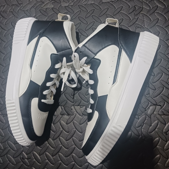Men Fashion White & Black High top sneakers - Picture 6 of 16